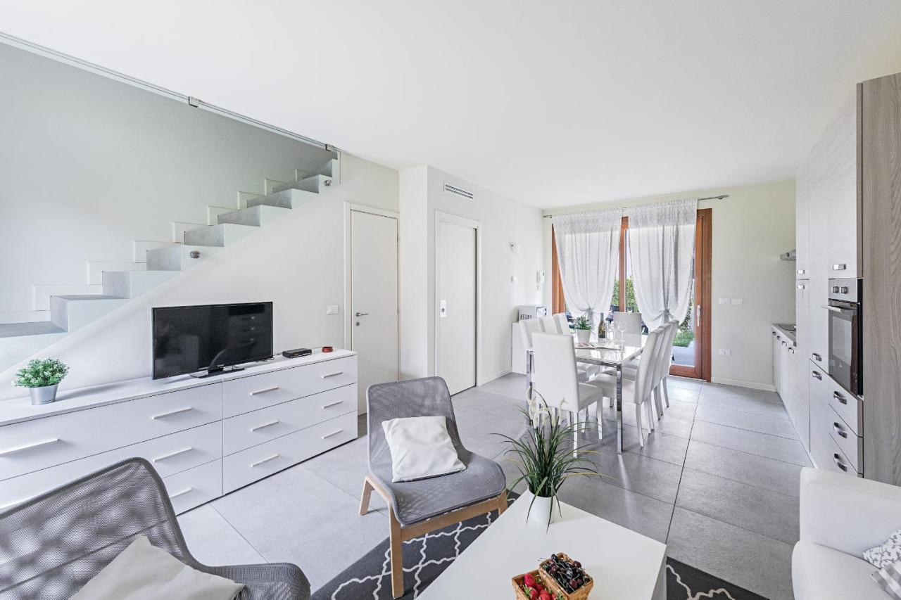 La Romantica Holiday Home By Wonderful Italy มาแนร์บา เดล การ์ดา ภายนอก รูปภาพ
